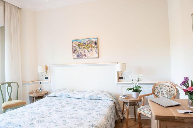 Classic Double Room image 1