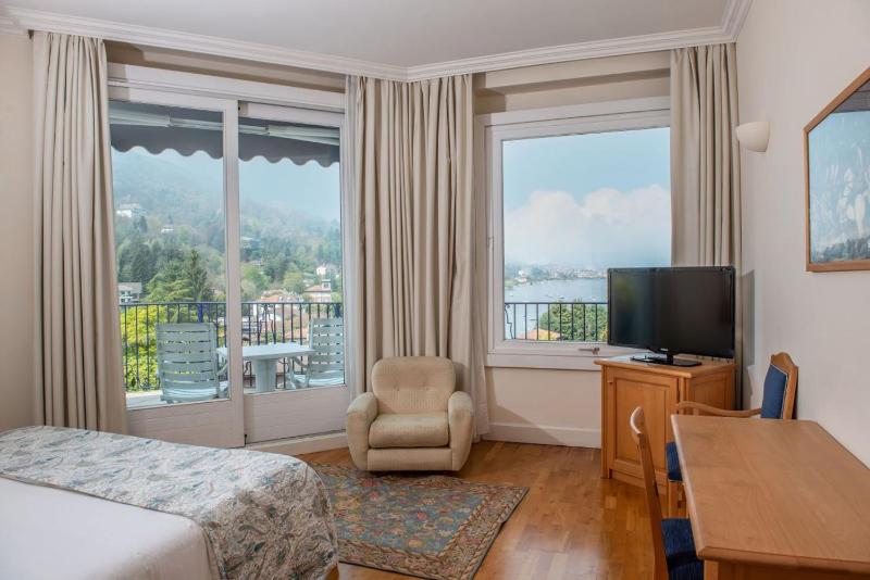 Deluxe Double or Twin Room with Lake View image 4