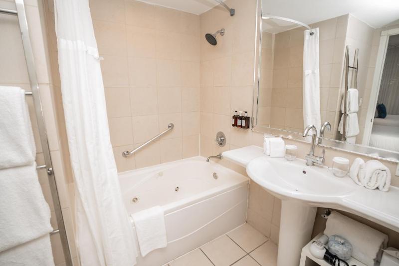 Sagamore Two Double Beds Suite image 3