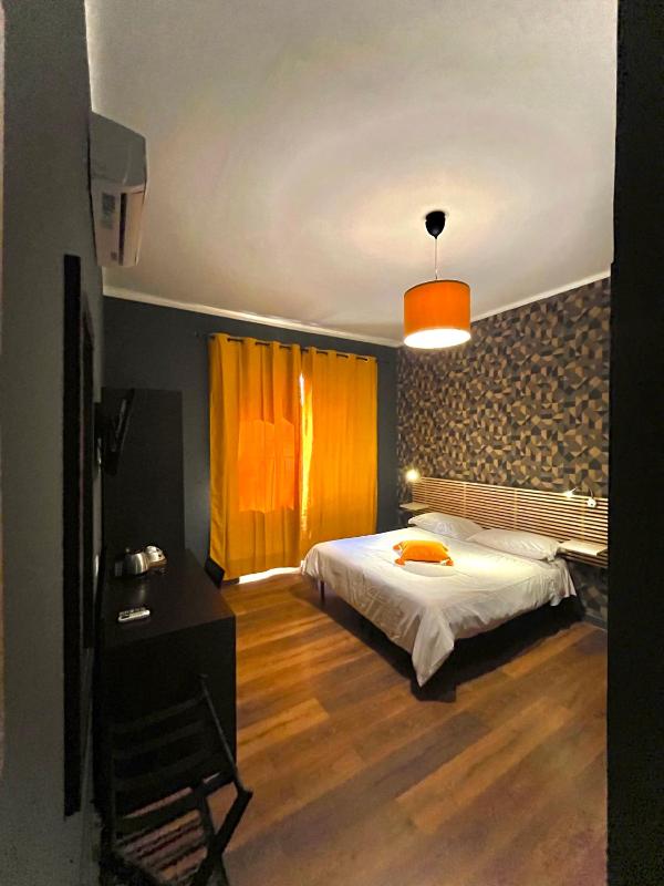 Double or Twin Room image 3