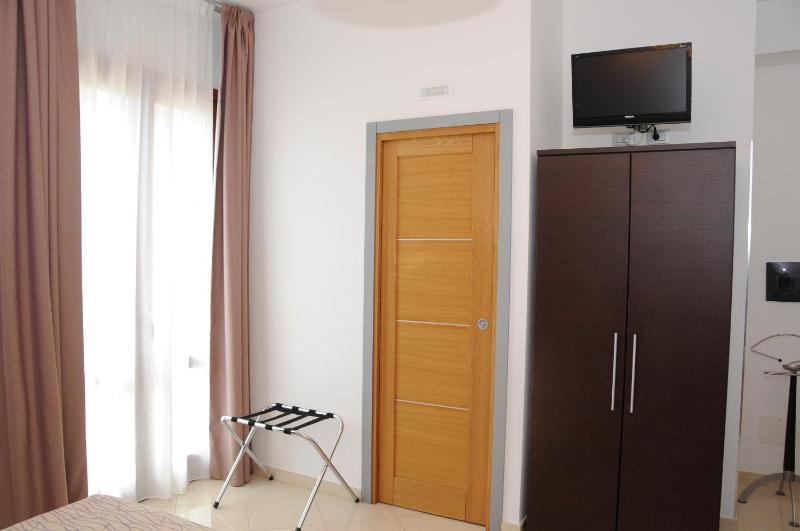 Double Room with Private Bathroom image 1