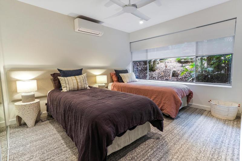 Village vibes & coastal life Sunshine Beach - image 9