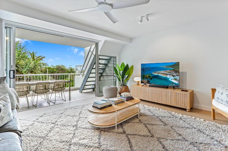 Village vibes & coastal life Sunshine Beach - image 3