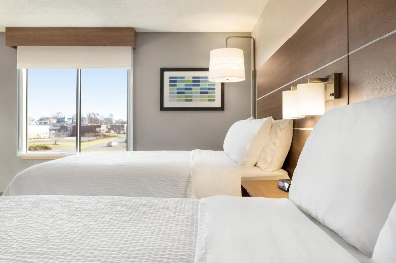 Standard Room with Two Queen Beds image 3