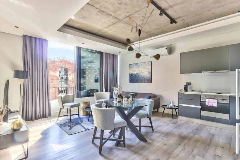 One-Bedroom Apartment image 4