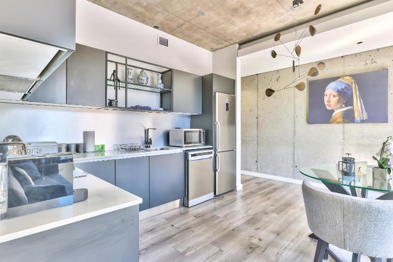 One-Bedroom Apartment image 2
