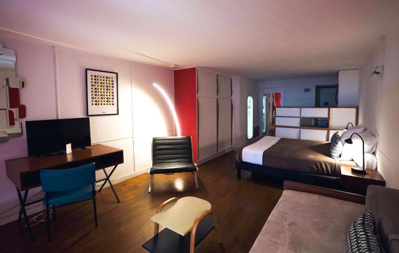 Deluxe Double Room with Balcony - Sea View image 4