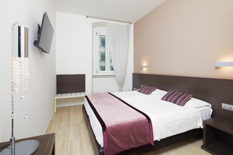 Double or Twin Room image 2