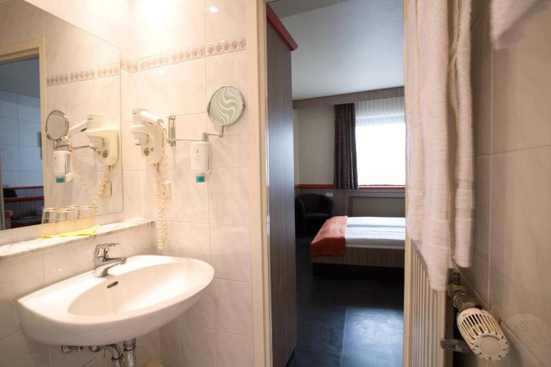 Double Room image 3