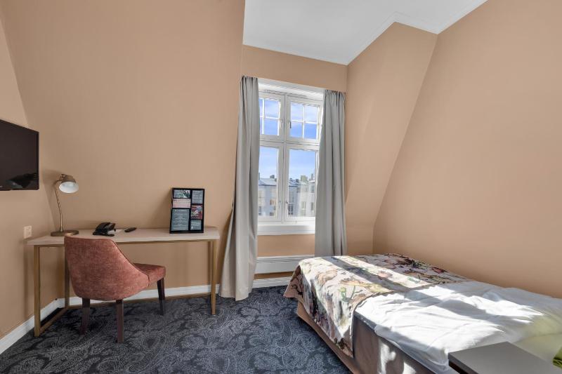 Compact Single image 3