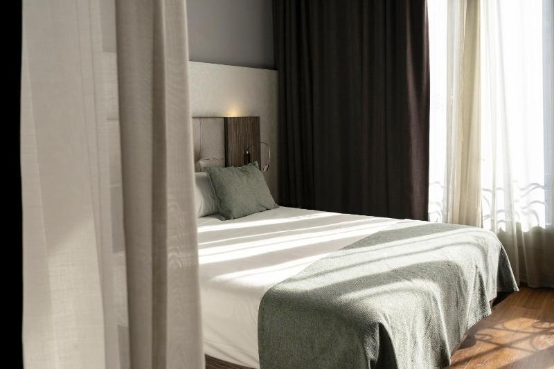 Quintuple Room image 1