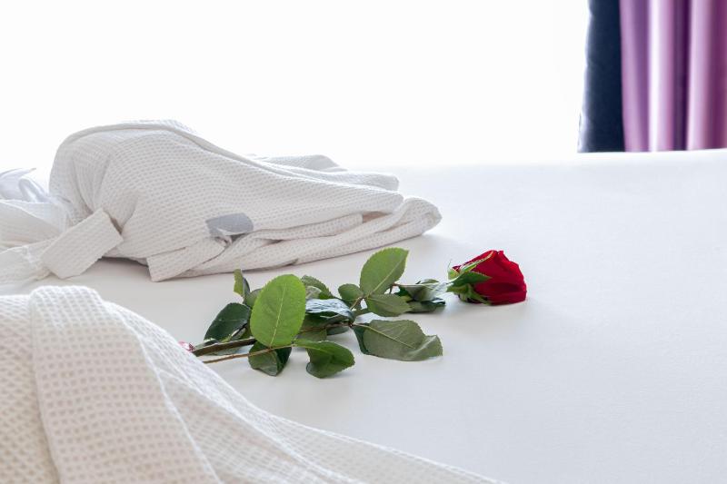 Special Offer - Double or Twin Room with Sea View - Romantic Package image 4