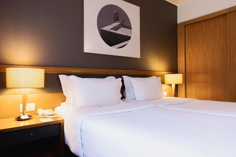 Double or Twin Room image 4