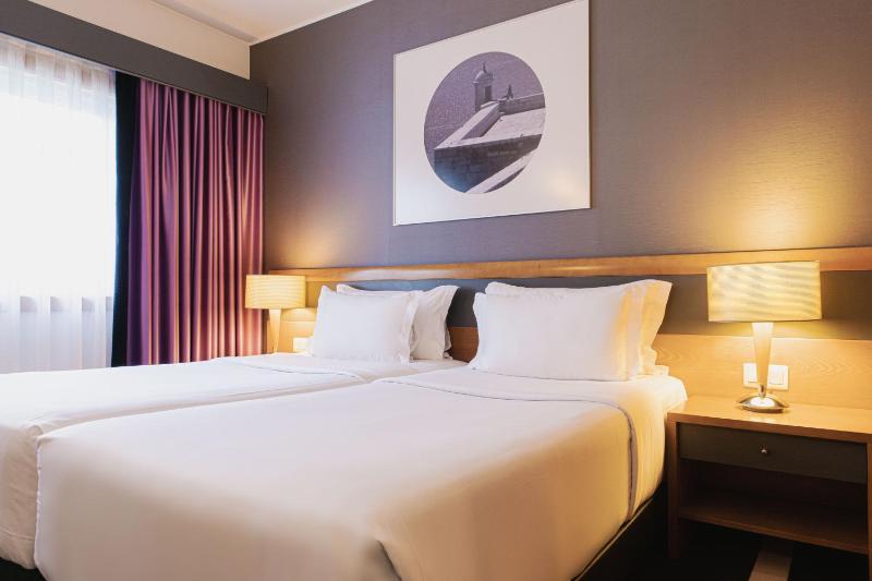 Double or Twin Room image 3