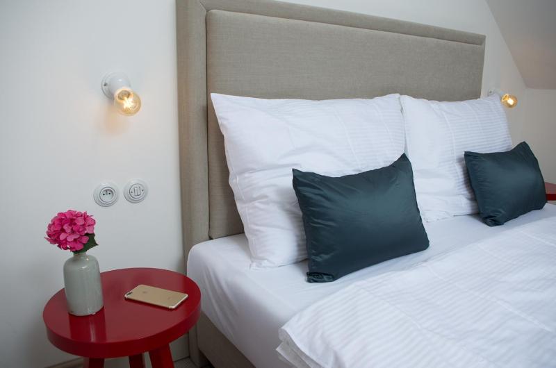 Small double room classic image 2