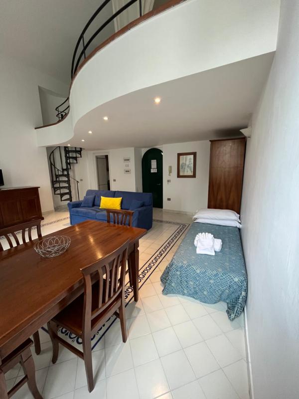 One-Bedroom Apartment (3 Adults) - Split Level image 3