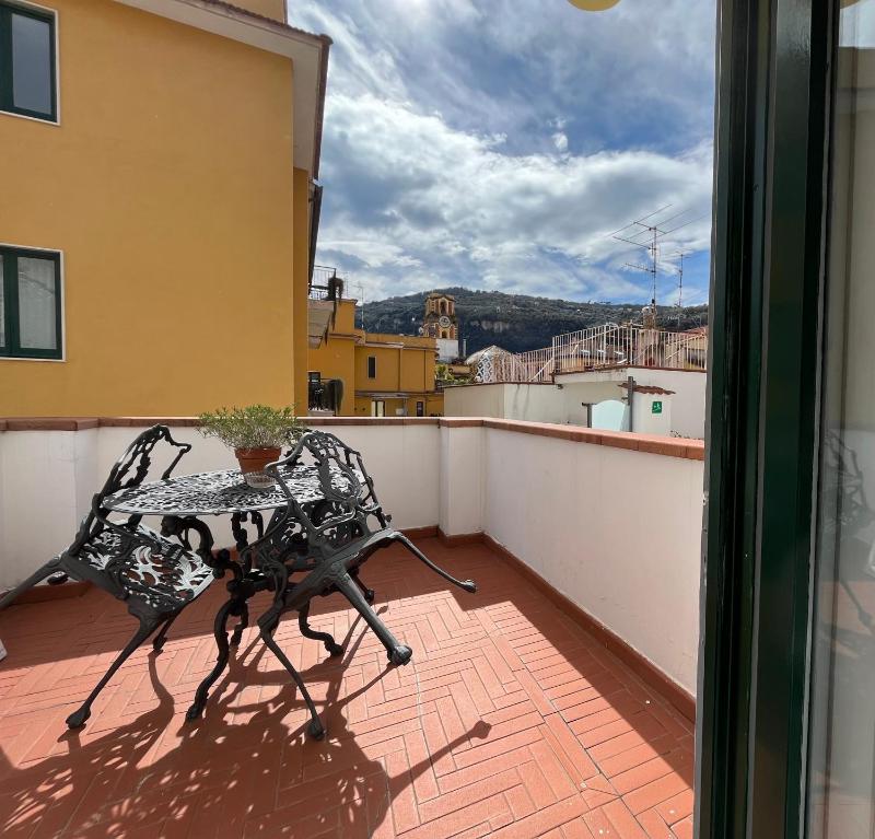 Two-Bedroom Apartment with Terrace (5 Adults) image 3