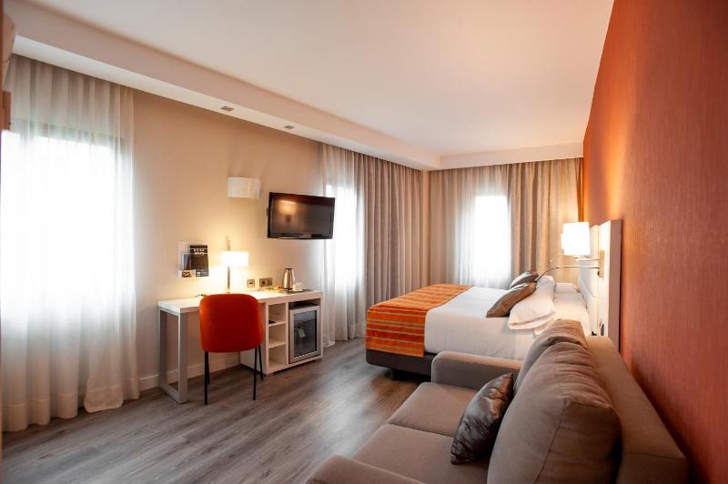 Superior Double Room image 4