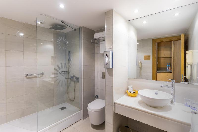 Double Room with Garden View image 2