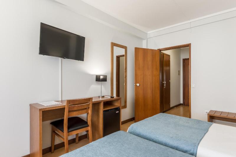 Superior Twin Room image 1