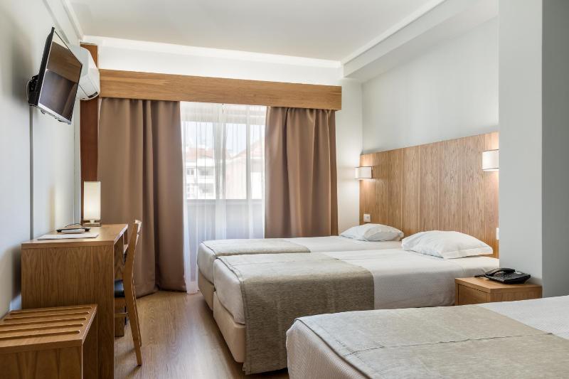 Twin Room with Extra Bed (3 Adults) image 4