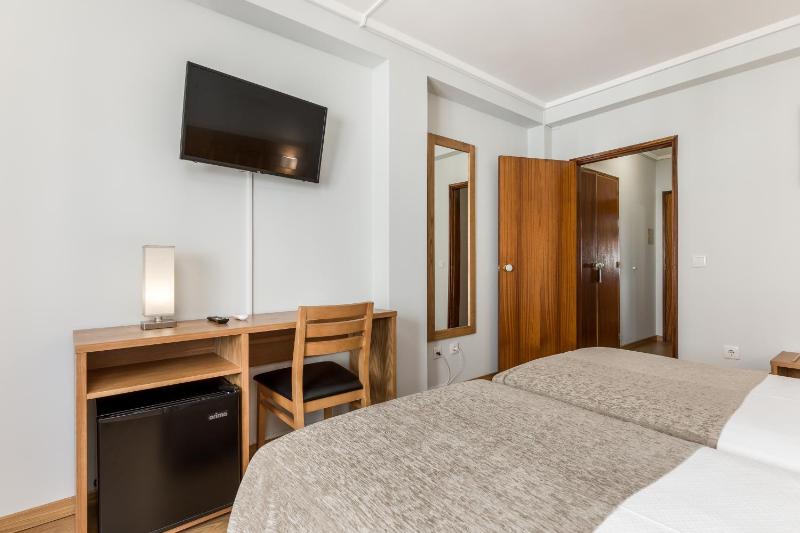 Twin Room image 1