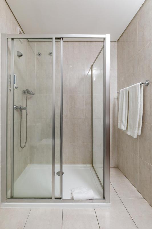 Twin Room with Balcony image 2