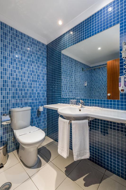 Superior Twin Room image 2