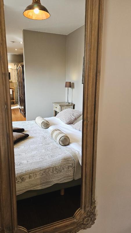 King Room with Garden View image 3