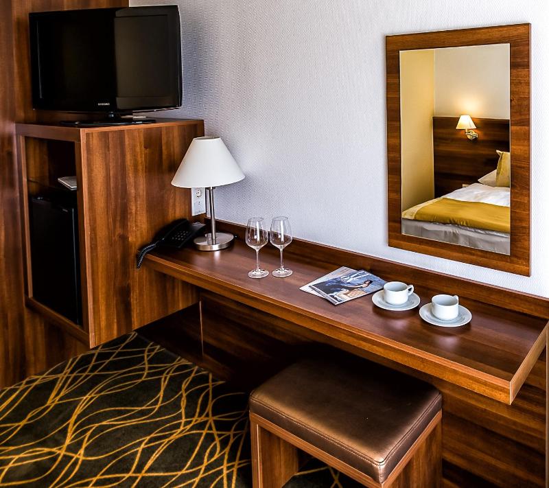 Standard Double or Twin Room image 3