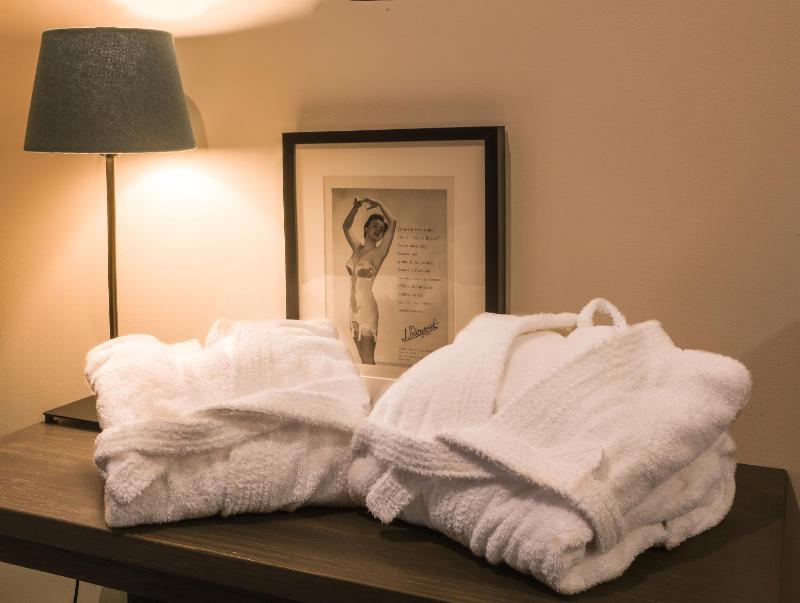 Double or Twin Room image 2