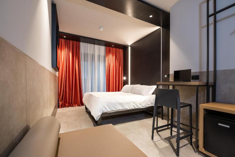 Double Room image 3