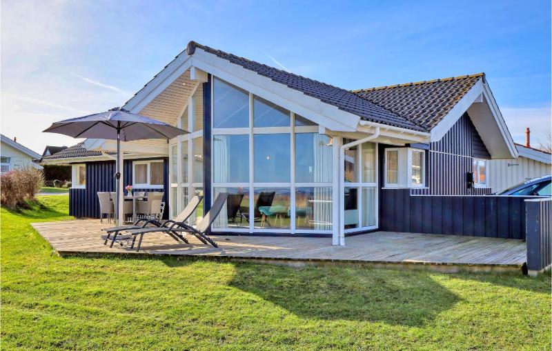 Three-Bedroom Holiday Home  image 1