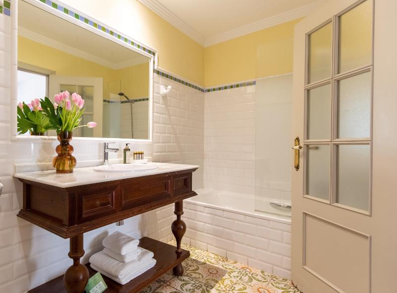 Superior Double Room image 3