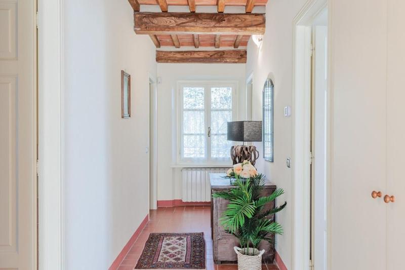 Villa Dondolino a Stylish Farmhouse - image 38