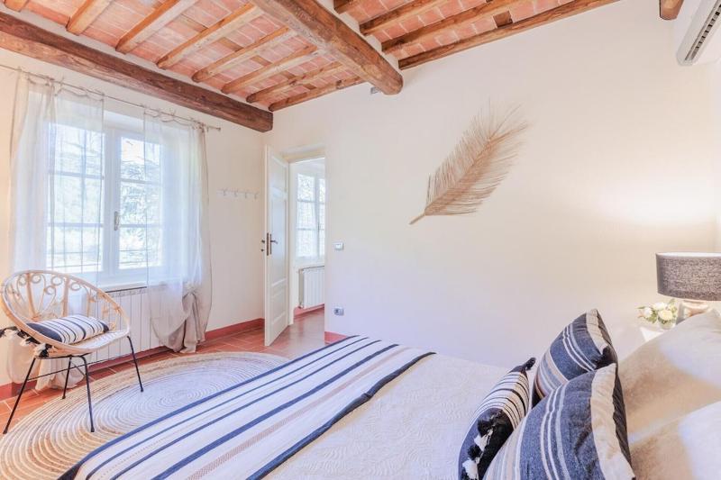 Villa Dondolino a Stylish Farmhouse - image 25