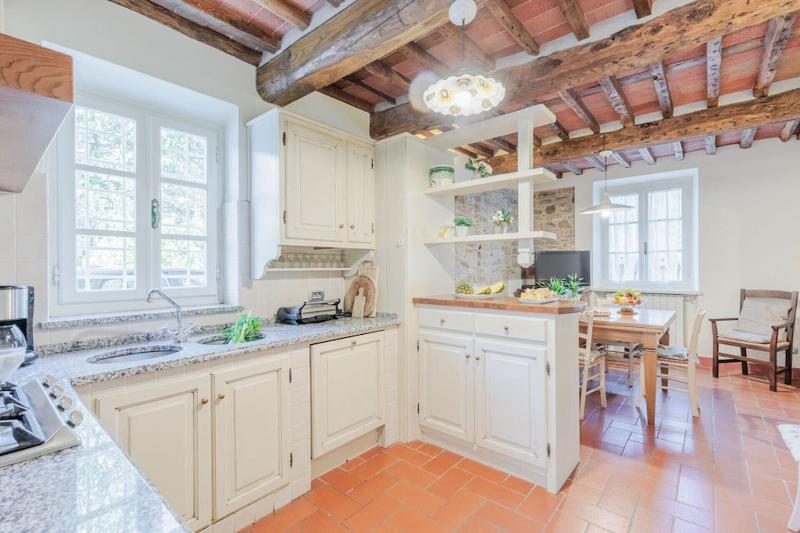Villa Dondolino a Stylish Farmhouse - image 17