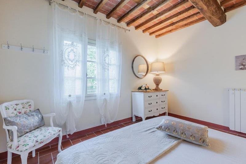 Villa Dondolino a Stylish Farmhouse - image 48