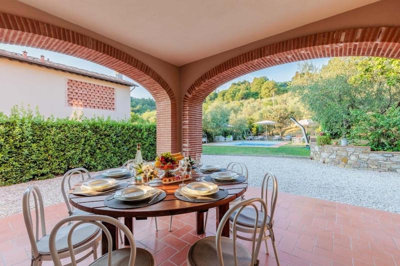 Villa Dondolino a Stylish Farmhouse - image 24
