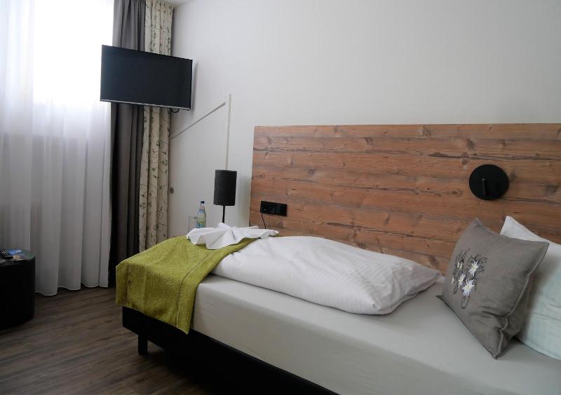 Single Room image 4