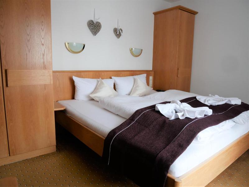 Standard Double Room image 2