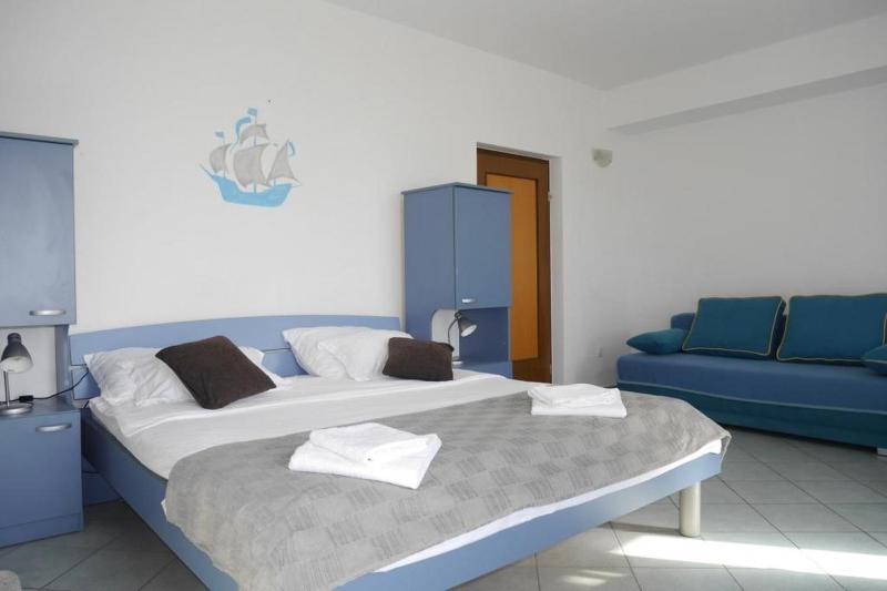 Studio apartment in Dugi Rat with sea view balcony air conditioning WiFi 5132-3 - image 26