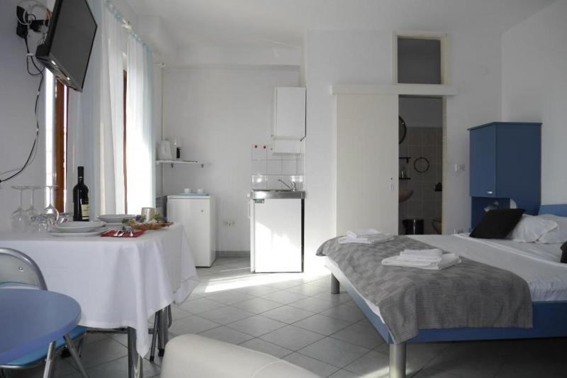 Studio apartment in Dugi Rat with sea view balcony air conditioning WiFi 5132-3 - image 18