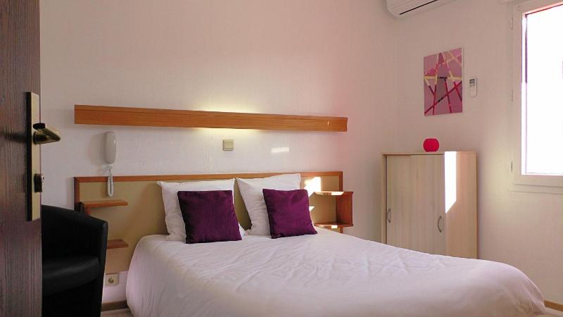 Double Room image 3