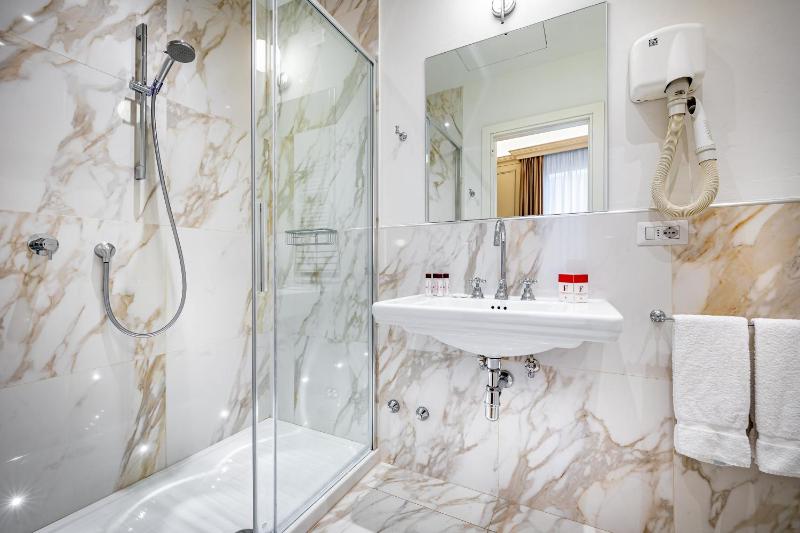 Small Double Room image 2