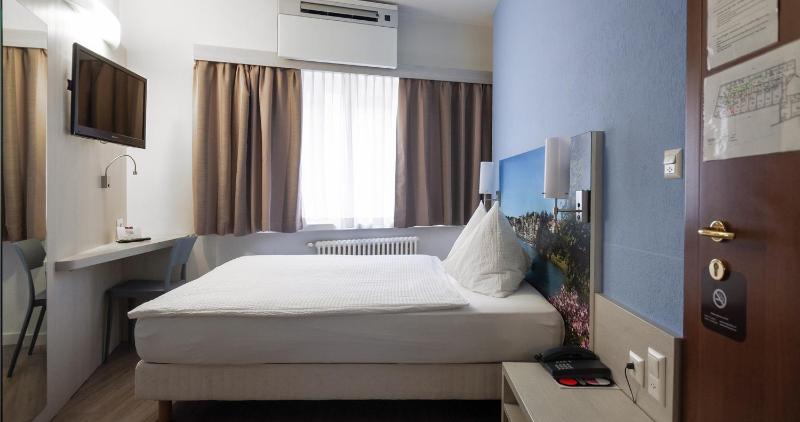 Standard Single Room image 1