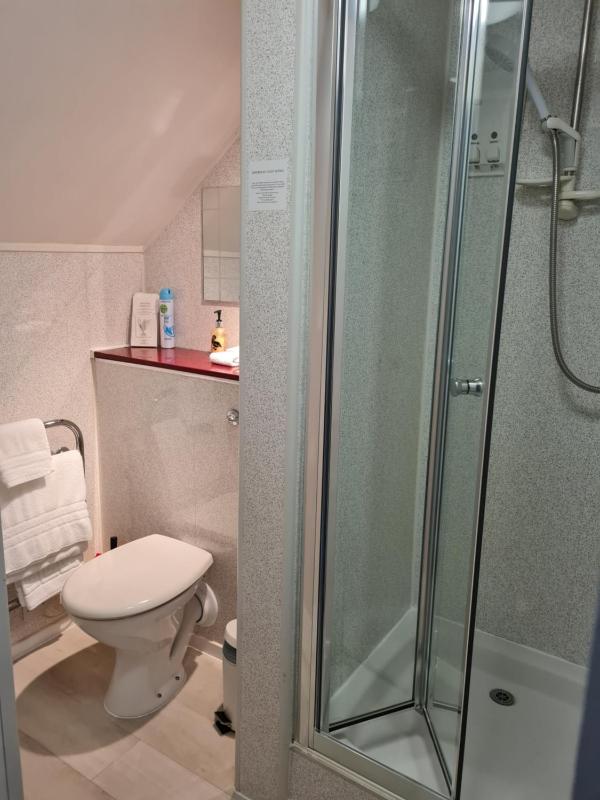 Single Room with Private External Bathroom image 3