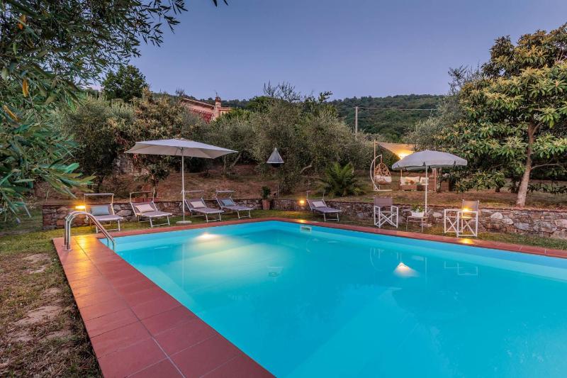 Villa Dondolino a Stylish Farmhouse - image 9
