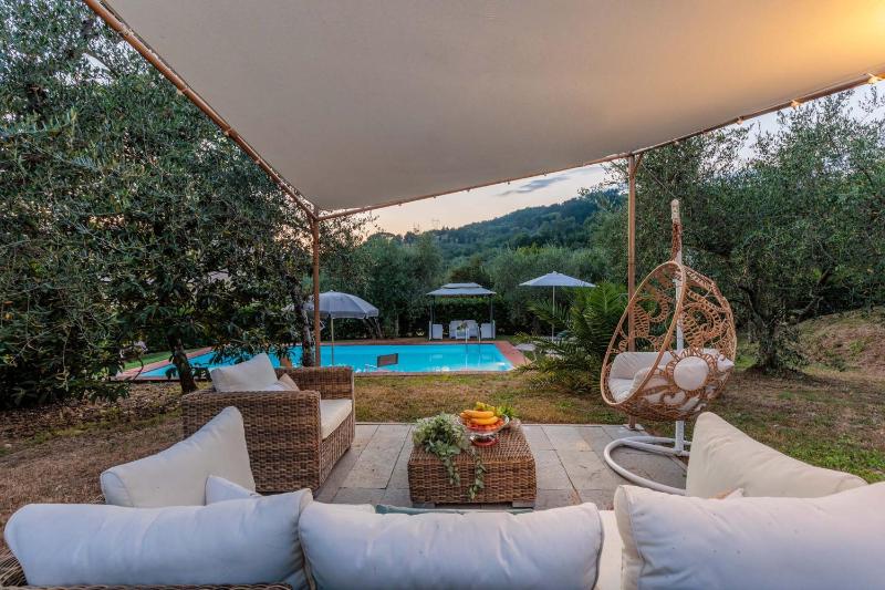Villa Dondolino a Stylish Farmhouse - image 19