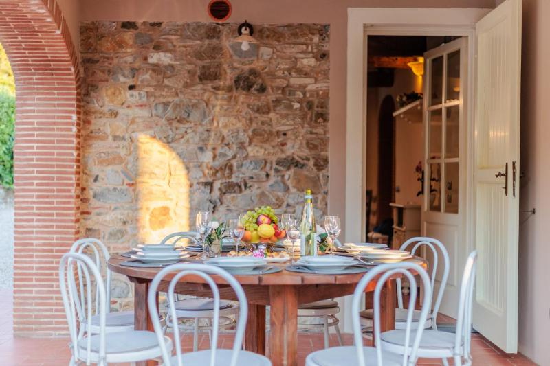 Villa Dondolino a Stylish Farmhouse - image 23